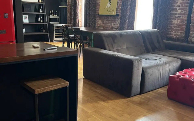 3-kh komnatnye apartamenty v stile loft v samom tsentre Apartments