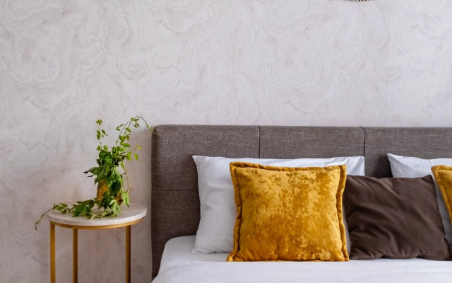 Na Pervomayskoy Ulitse 70 Flat