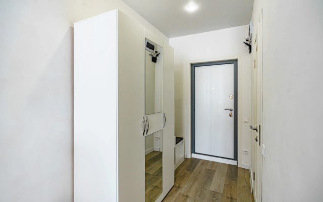 Apartamenty Brutal'nyj Lev na 23 etaze s panoramnym vidom na reku