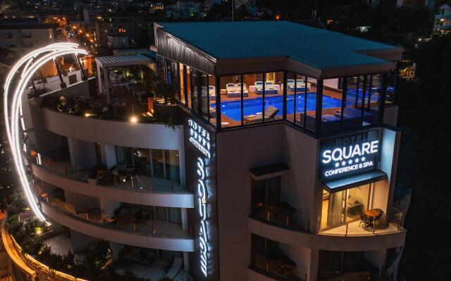 Square Hotel