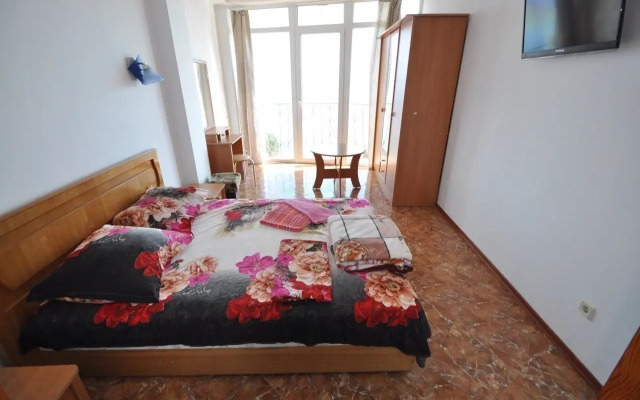 Trekhkomnatnye Na Ulitse Drazhinskogo 23v Apartments