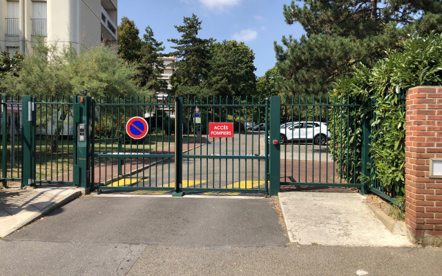 Big Apart Nanterre City Apartments