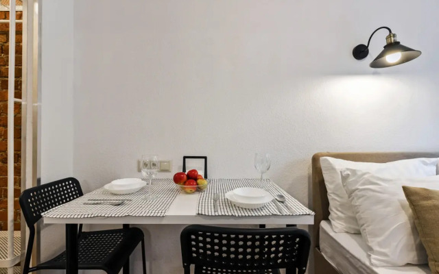 1 Revolyutsionnyij prospekt 25/12 Flat