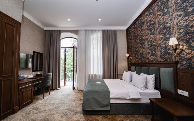 Midway Baku Hotel