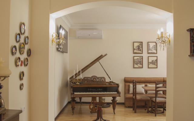 Hin Yerevantsi Hotel