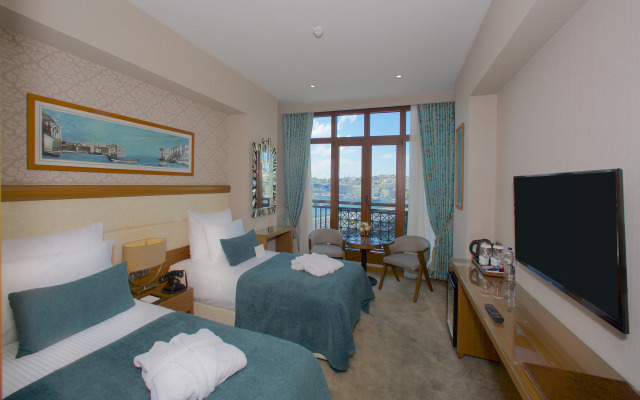 Momento Golden Horn Hotel