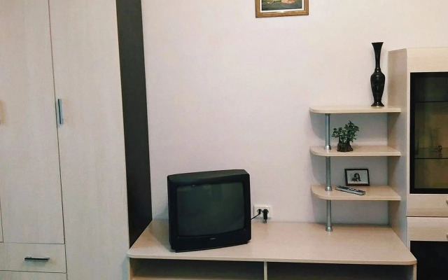 Uyutnaya Kvartira Na Prospekte Stachki Flat