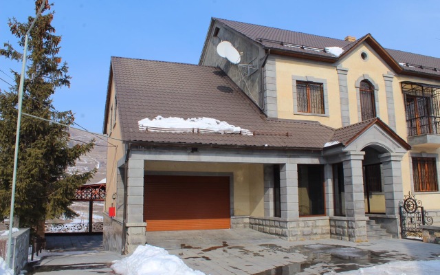 Vila Plaza Guest House