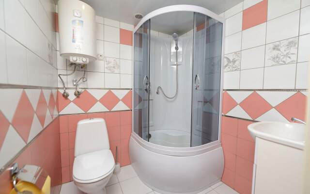 Malye s dushem LeoHotels na Suvorovskom Apartment