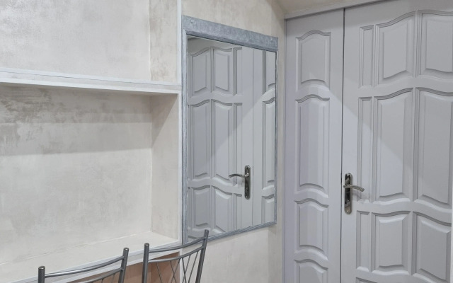 Na Sobornoy м Tsvetnike Flat
