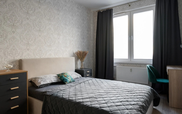 Trekhkomnatnye Na Bogatyrskom Apartments