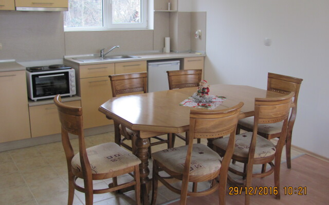 Miranis Houses Guest House