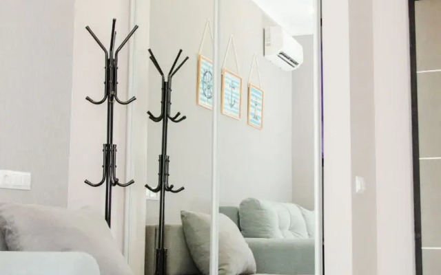 Studiya U Morya S Balkonom Flat