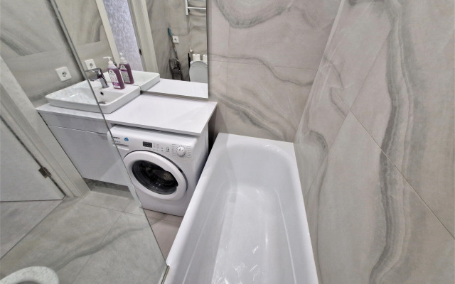 Uyutnaya studiya v tsentre na Kargina Apartments