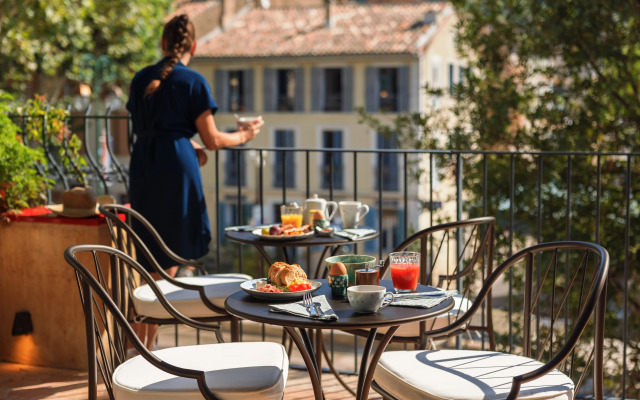 Курортный отель LOU CALEN