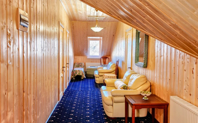 Отель Golden House