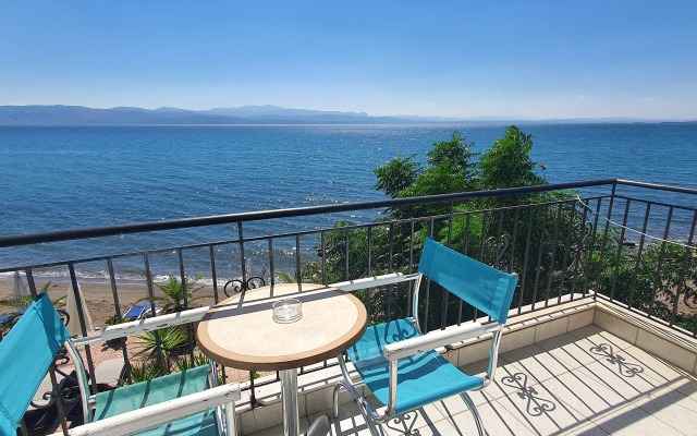 Artemis Hotel