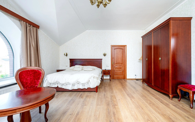 Частный дом в Гатчине с Бассейном и Сауной