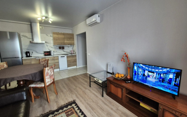 Bolshaya 2-Kh Komnatnaya Khoroshaya u Metro Otradnoye Flat