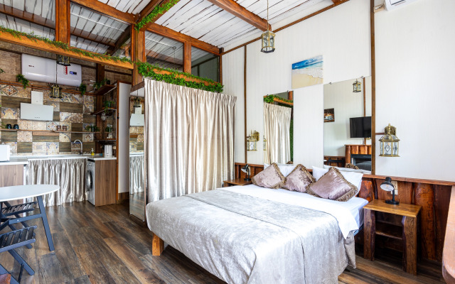 Romanticheskaya Studiya S Kaminom I Balkonom Flat