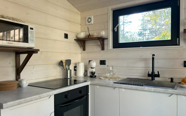 U Ozera S Terrasoy Sosnovy Dom Private house