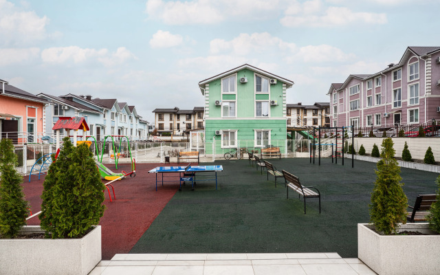 V Klubnom Komplekse s Basseynom Flat