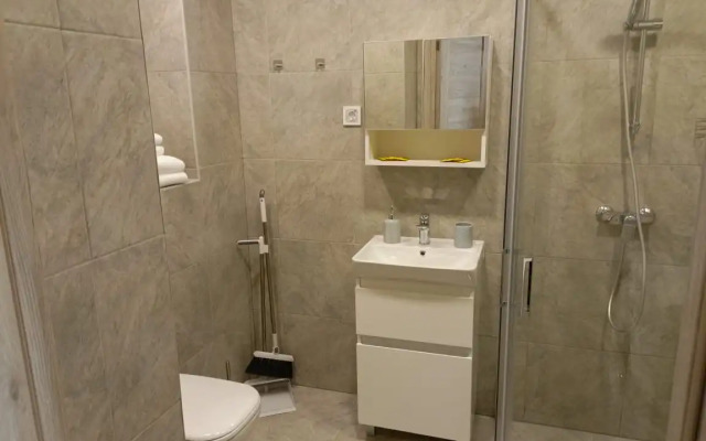 hotel Chetyrekhmestnye Apartamenty Leohotels Na Vitebskom, 99 Apartment