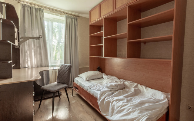 Dvukhkomnatnaya vblizi Petergofskikh fontanov Flat