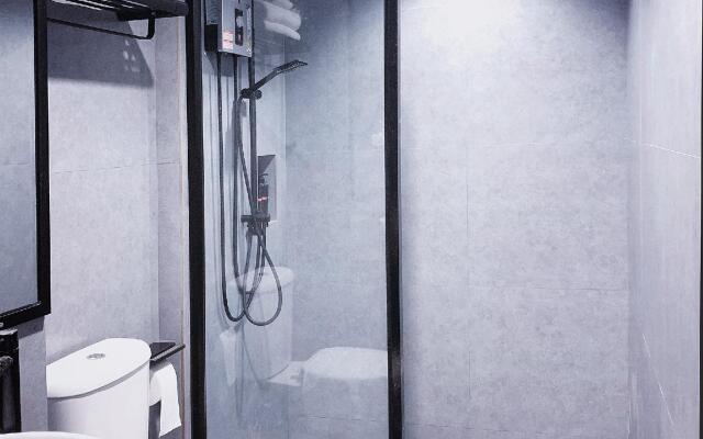 Отель Into the Town