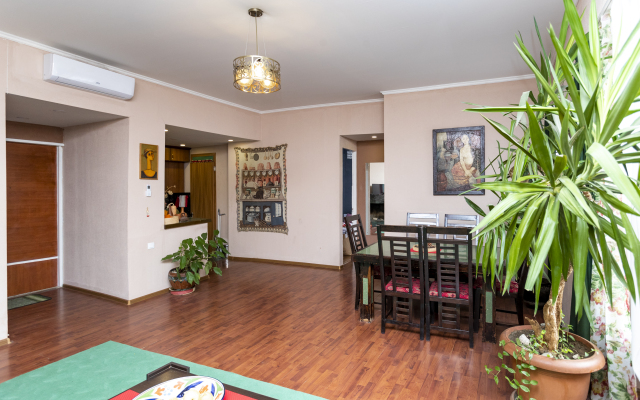 Charming Home At Old-Town Puri Square Apartments