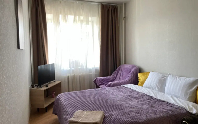 Prostornaya Tryokhkomnatnaya S Izolirovannymi Spalnyami Flat