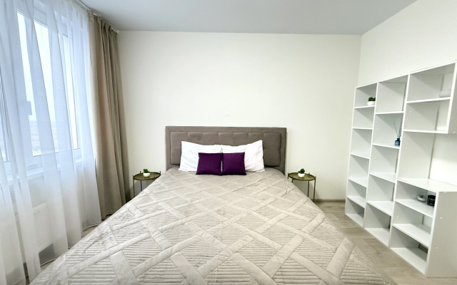 Апартаменты Элитные на берегу реки Тура с видом на Мост Влюбленных