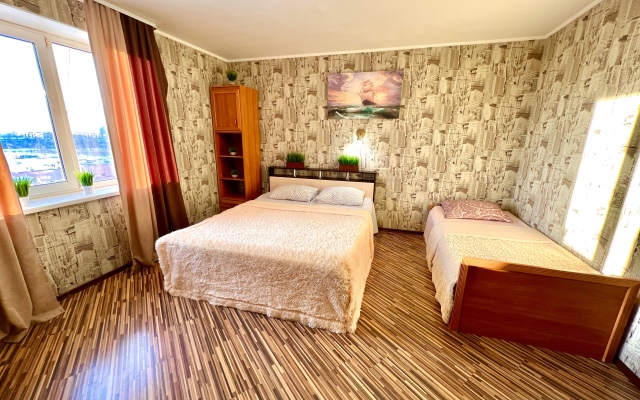 Апартаменты двухкомнатные на Карбышева 61Б (рядом с ТЦ Космопорт)