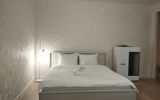 U Glavnoy Ploschadi Pobedy Flat