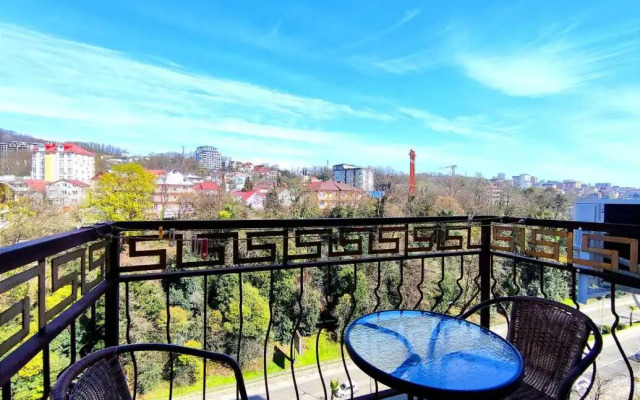 Odnokomnatnyye s Balkonom i Vidom na Gorod Apartments