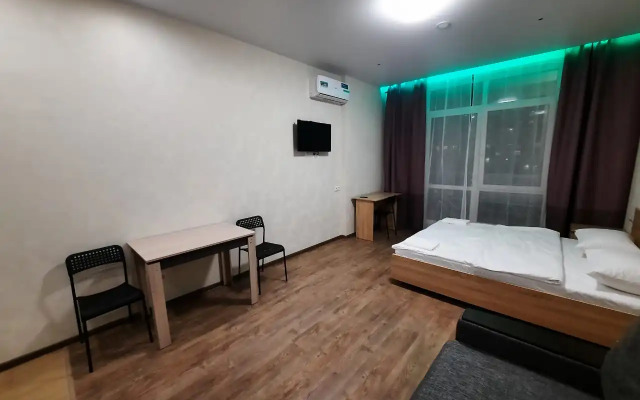 Studiya S Balkonom Na 17 Etazhe Apartments