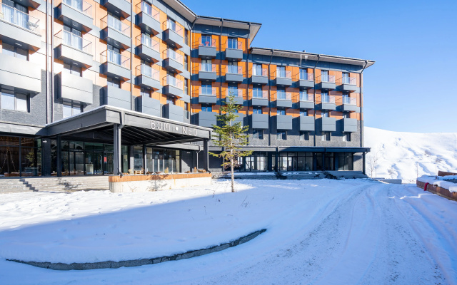 Apartamenty Prostornye apartamenty s 2 spal'nami i 2 vannymi v zdanii NEO ski-in/ski-out Novyj Gudauri