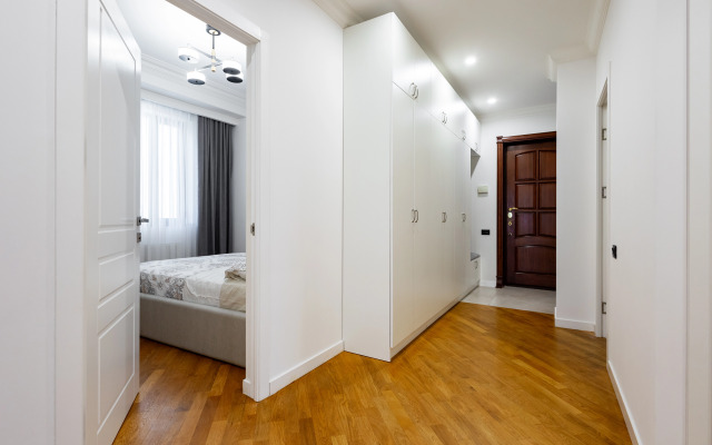 3-K Kvartira na Prospekte Sayat-Novy Flat
