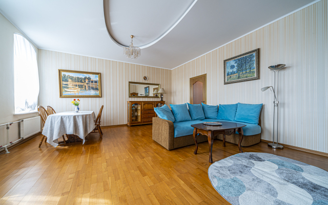 Na Naberezhnoy Kanala Griboyedova Apartments