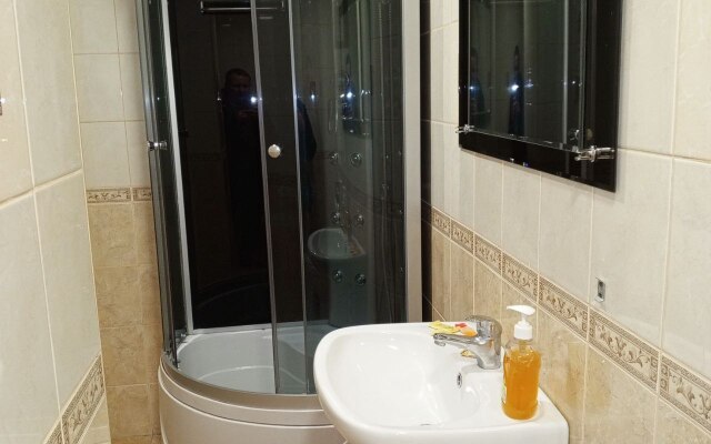 4khmestnye 2khkomnatnye V Tsentre Barnaula s Konditsionerami Apartments