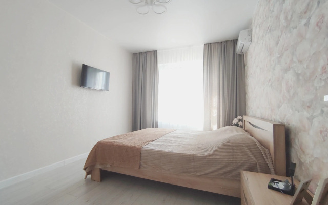 Ryadom S Naberezhnoy Flat
