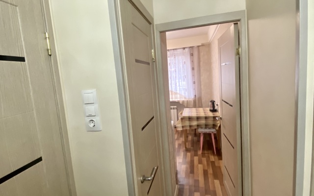 Uyutnaya Kvartira Ryadom S Vredena Flat