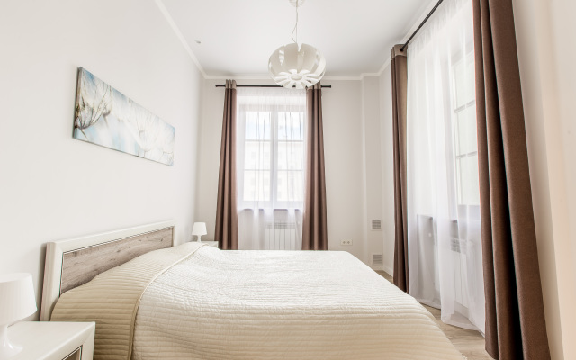 S Dvumya Spalnyami I Gostinoy Na Prospekte Nezavisimosti Apartments