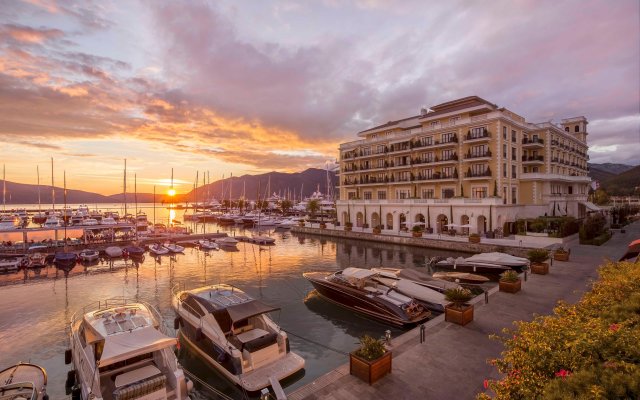 Отель Regent Porto Montenegro