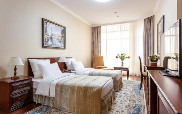 Alanda Hotel