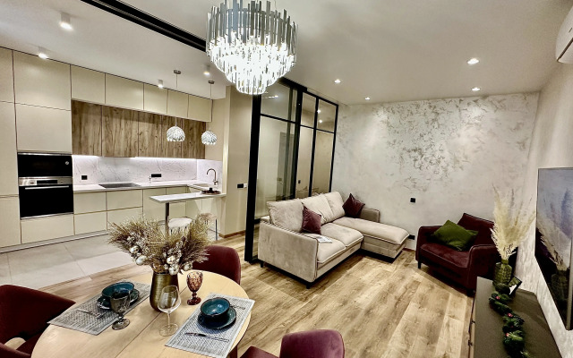 Dizaynerskiy 2-kh komnatny lyuks Flat