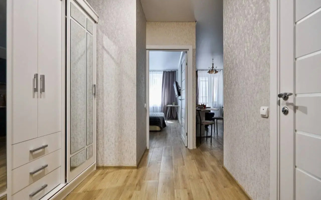 Prostornaya Odnokomnatnaya v Tsentre Goroda Flat