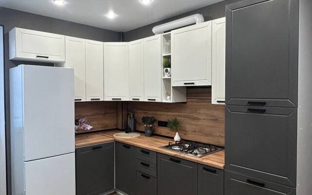 Uyutnaya Dizaynerskaya Kvartira Flat