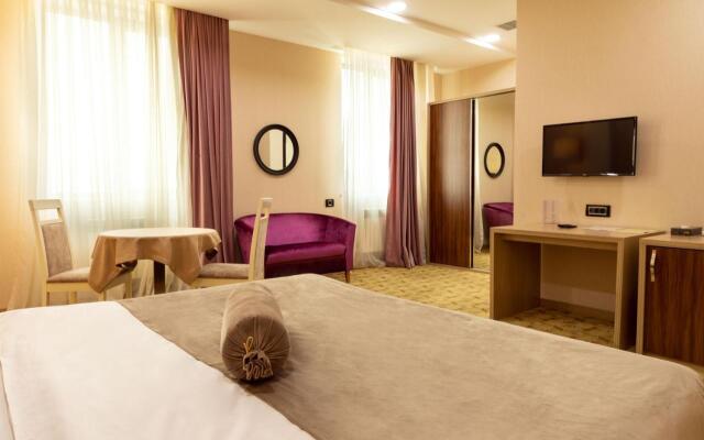 West Shine Hotel