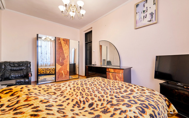 320 m² in the Very Center of Sochi Private House
